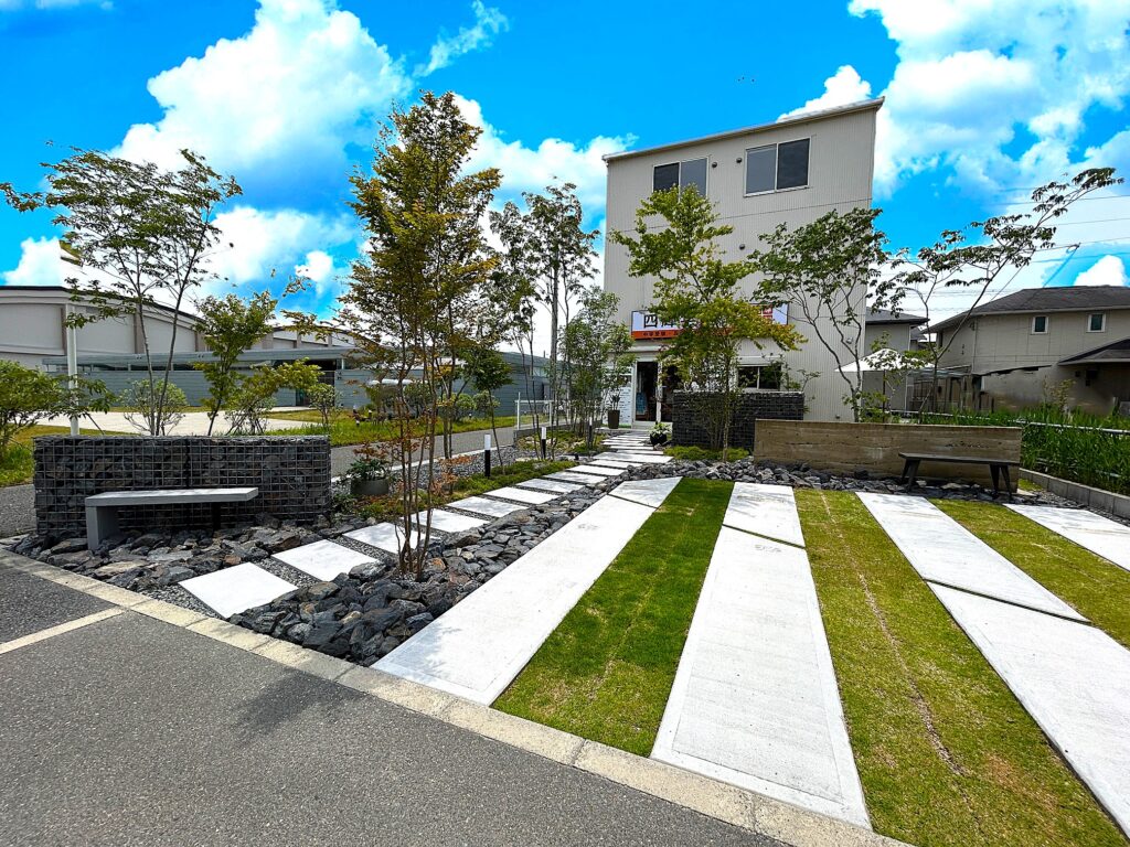 京都府木津川市　店舗 ／ モダン・雑木