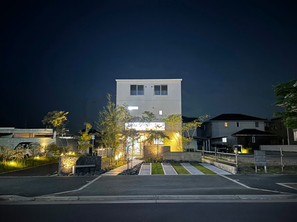 京都府木津川市　店舗 ／ モダン・雑木