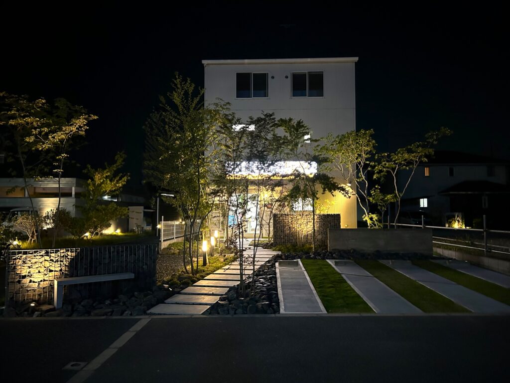 京都府木津川市　店舗 ／ モダン・雑木