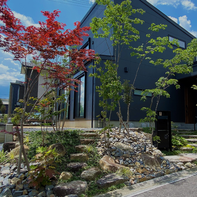 空間はすばらしい 建築・外構・庭は空間を、空間は景色を。景色は体験と記憶を。それらを美しく紡いでいきたい。